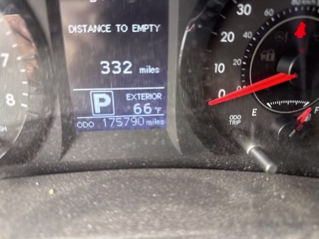 2015 Super White Toyota Sienna LE FWD Van