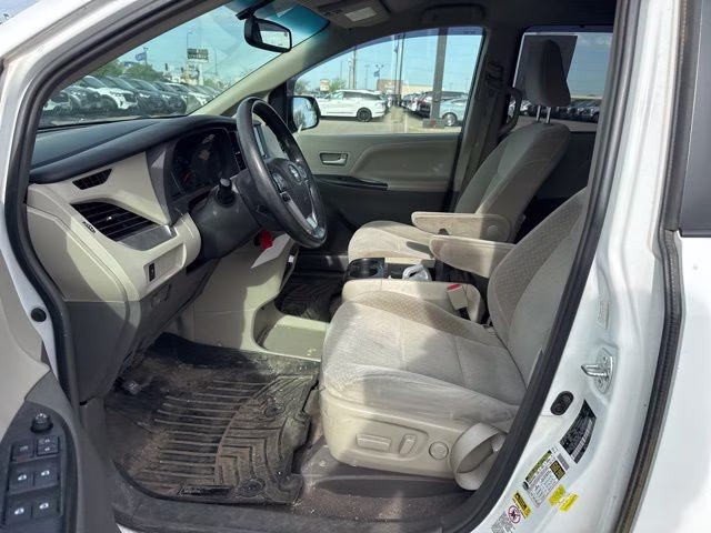 2015 Super White Toyota Sienna LE FWD Van