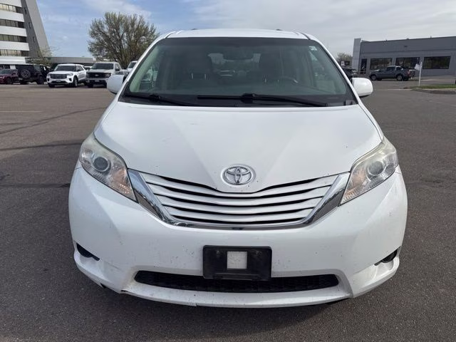 2015 Super White Toyota Sienna LE FWD Van