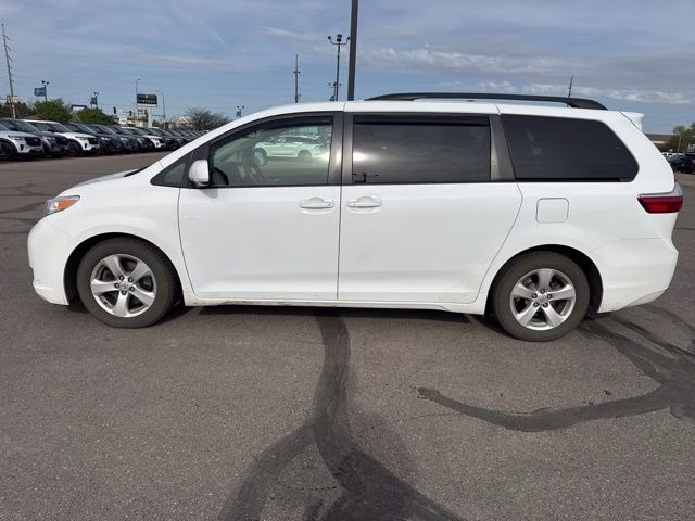 2015 Super White Toyota Sienna LE FWD Van