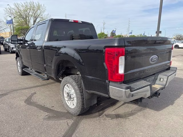 2018 Black Ford Super Duty F-250 SRW XLT 4X4 Truck