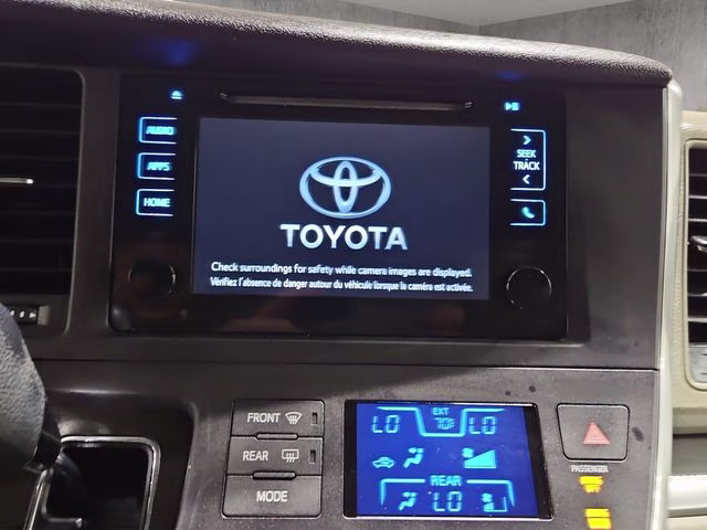 2015 Super White Toyota Sienna LE FWD Van