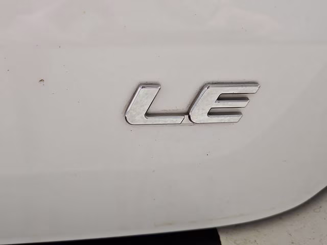 2015 Super White Toyota Sienna LE FWD Van