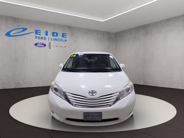 2015 Super White Toyota Sienna LE FWD Van