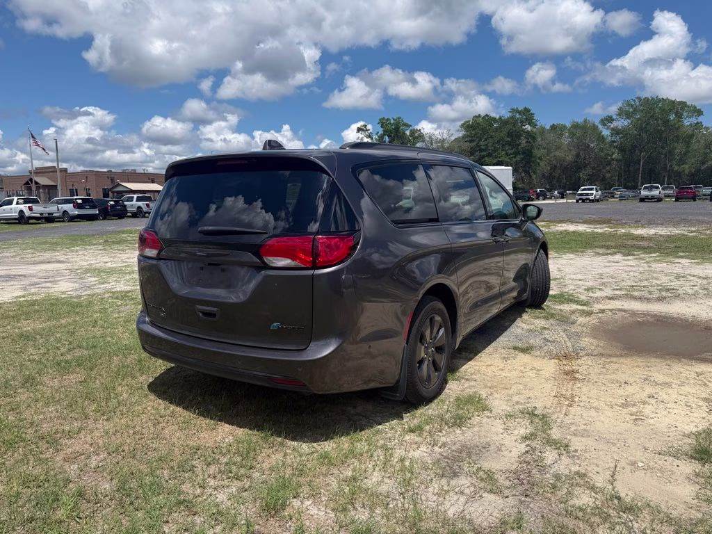 2020 Crystal Metallic Chrysler Pacifica Hybrid Limited FWD Van