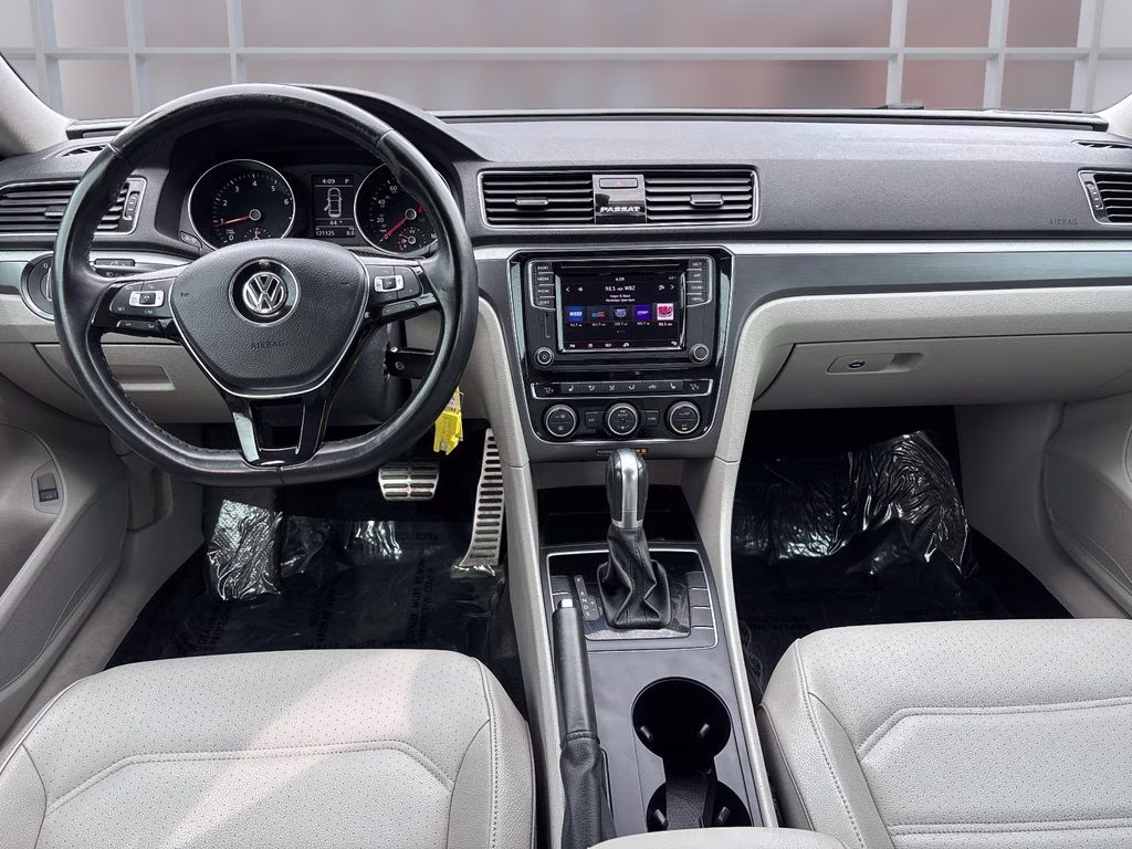 2018 Gray Volkswagen Passat FWD Sedan