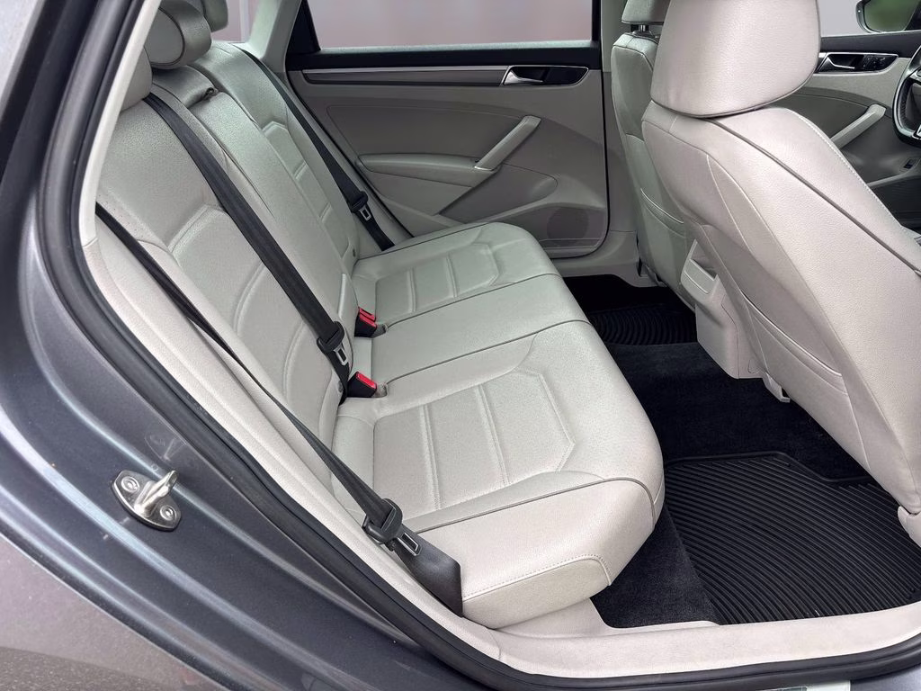 2018 Gray Volkswagen Passat FWD Sedan