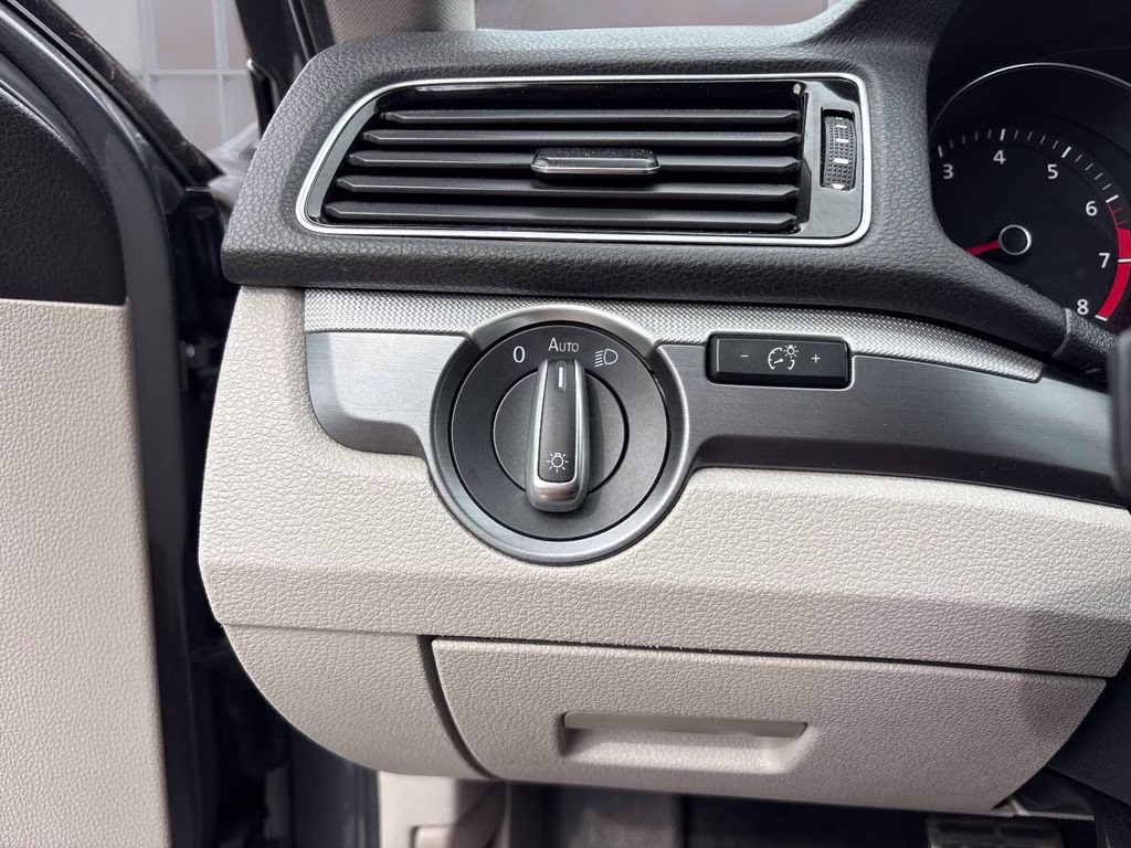 2018 Gray Volkswagen Passat FWD Sedan
