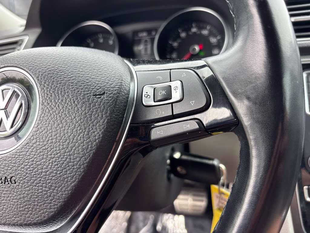 2018 Gray Volkswagen Passat FWD Sedan