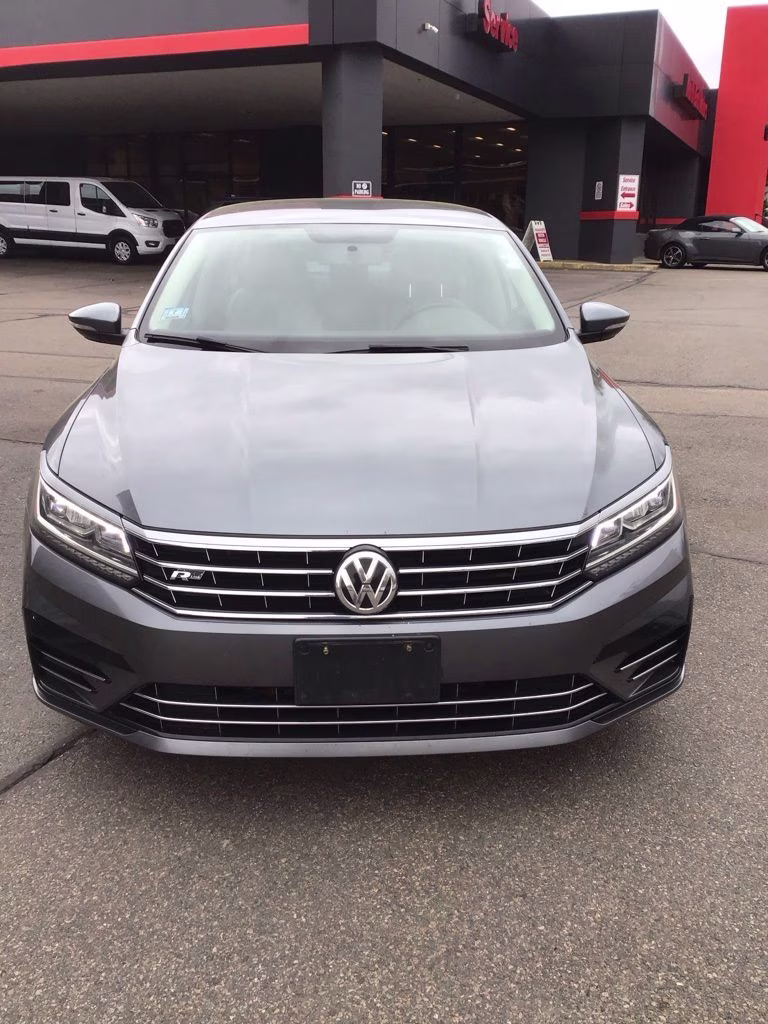 2018 Gray Volkswagen Passat FWD Sedan