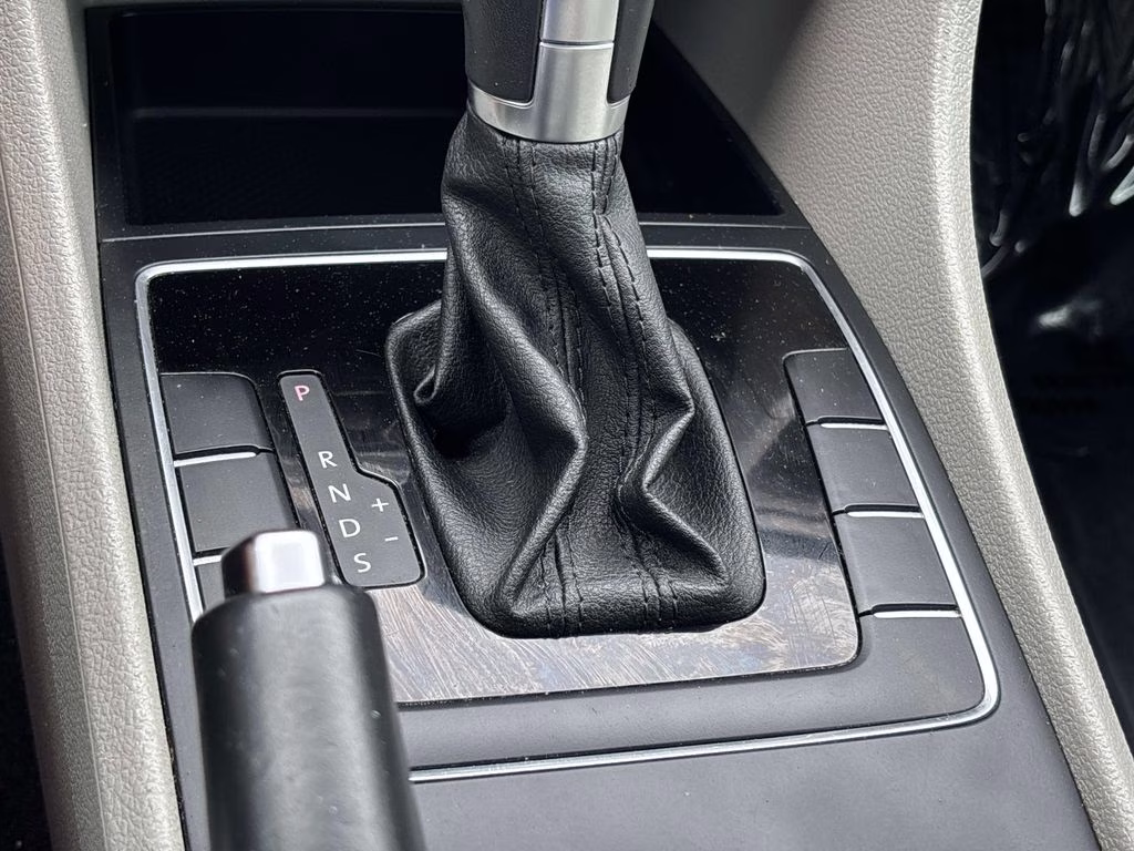 2018 Gray Volkswagen Passat FWD Sedan