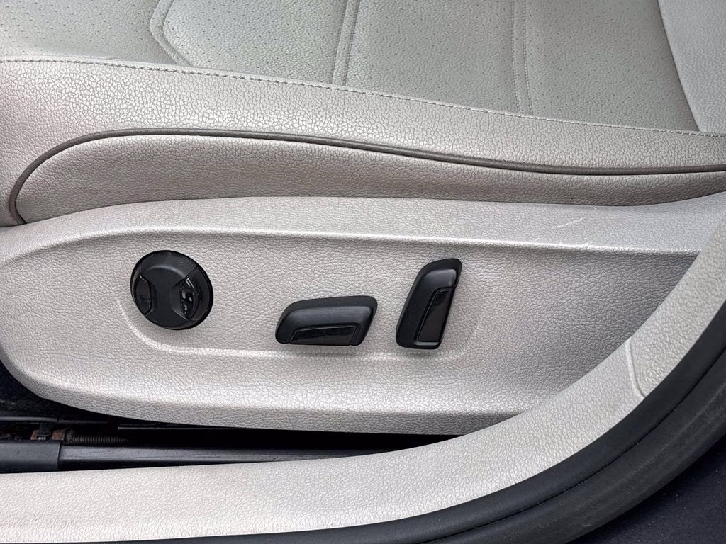 2018 Gray Volkswagen Passat FWD Sedan