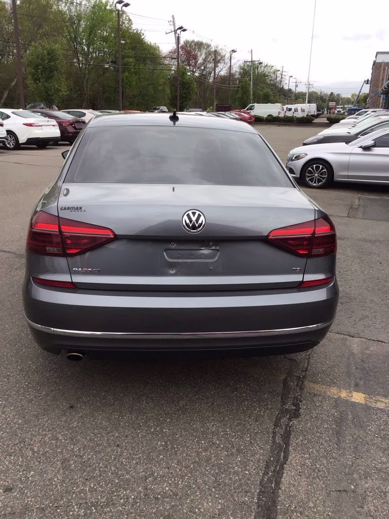 2018 Gray Volkswagen Passat FWD Sedan