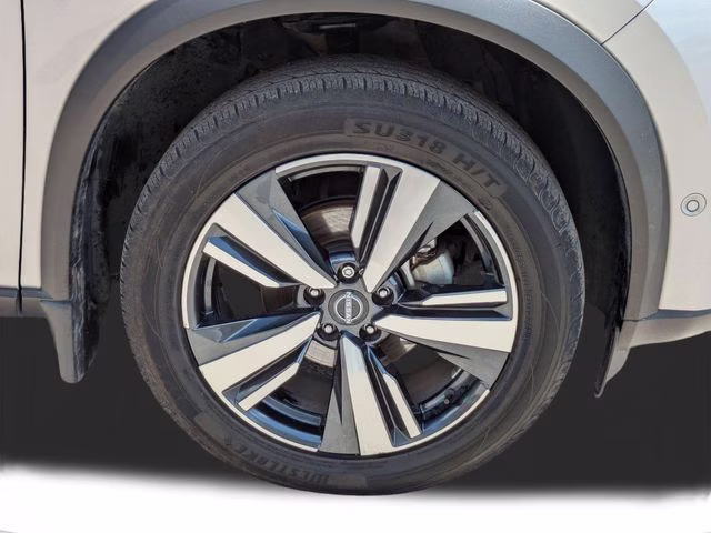 2022 Brilliant Silver Metallic Nissan Rogue Platinum FWD SUV