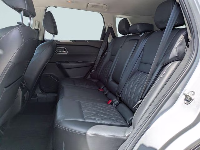 2022 Brilliant Silver Metallic Nissan Rogue Platinum FWD SUV