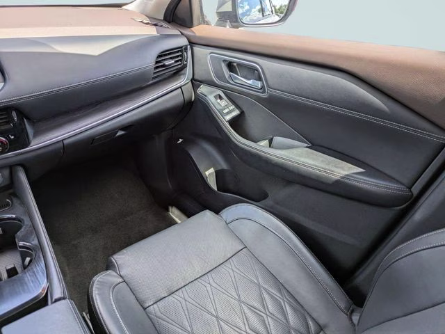 2022 Brilliant Silver Metallic Nissan Rogue Platinum FWD SUV