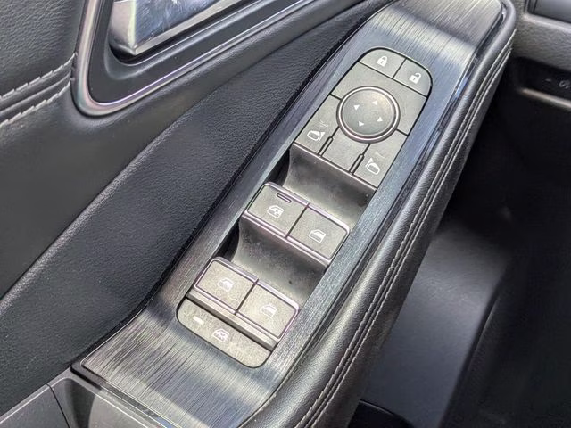 2022 Brilliant Silver Metallic Nissan Rogue Platinum FWD SUV