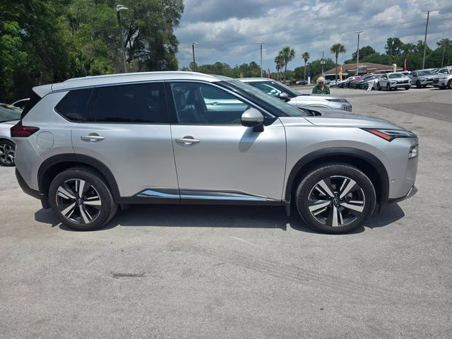 2022 Brilliant Silver Metallic Nissan Rogue Platinum FWD SUV