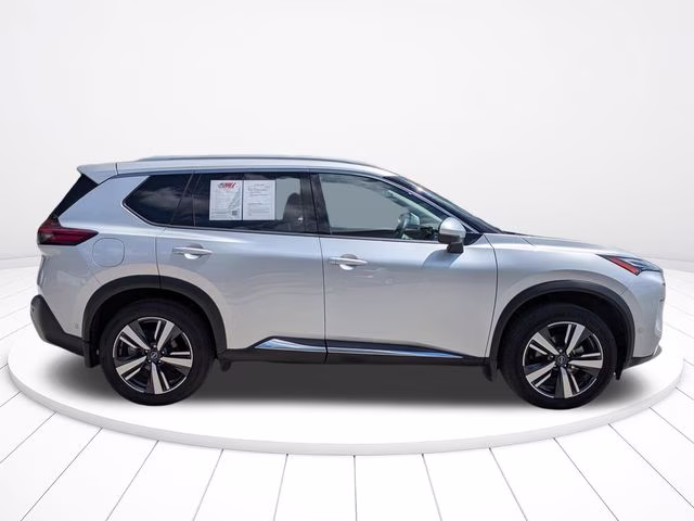 2022 Brilliant Silver Metallic Nissan Rogue Platinum FWD SUV