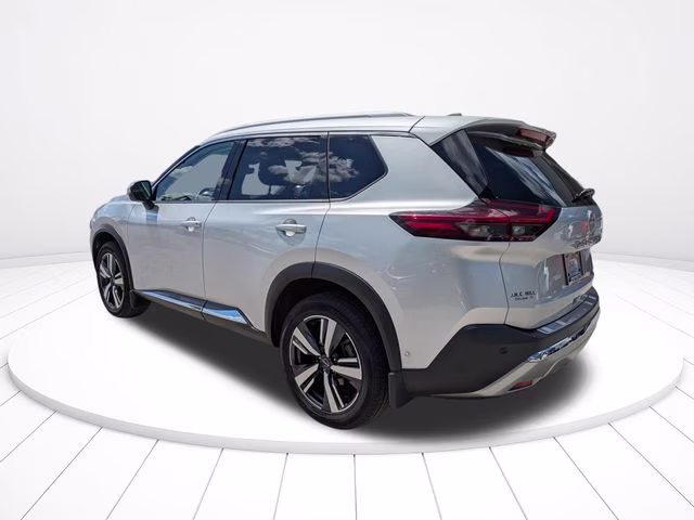 2022 Brilliant Silver Metallic Nissan Rogue Platinum FWD SUV