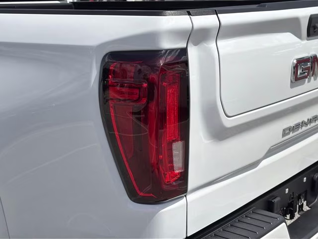 2022 Summit White GMC Sierra 1500 Denali 4X4 Truck