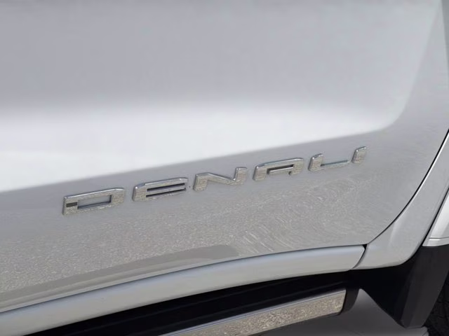 2022 Summit White GMC Sierra 1500 Denali 4X4 Truck