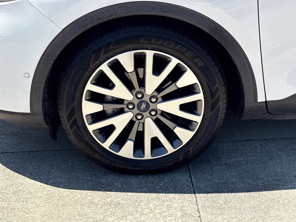 2020 Star White Metallic Tri-Coat Ford Escape Hybrid Titanium FWD SUV