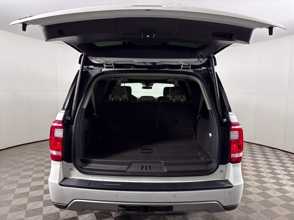 2021 White Metallic Ford Expedition Max XLT RWD SUV