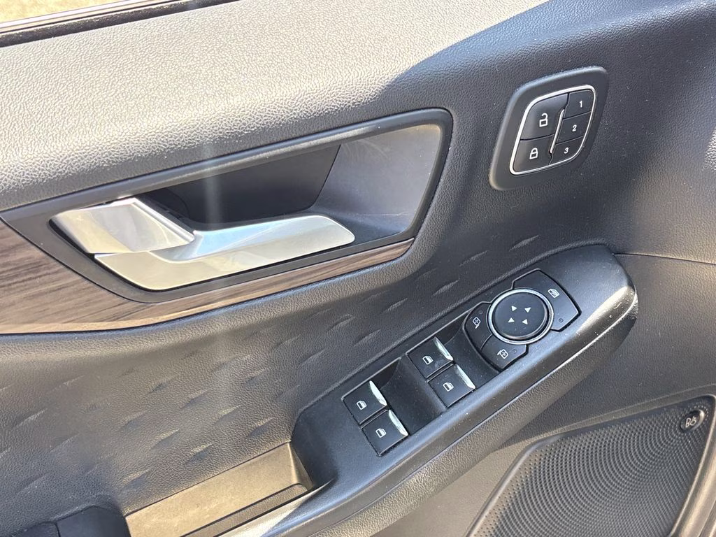 2020 Star White Metallic Tri-Coat Ford Escape Hybrid Titanium FWD SUV