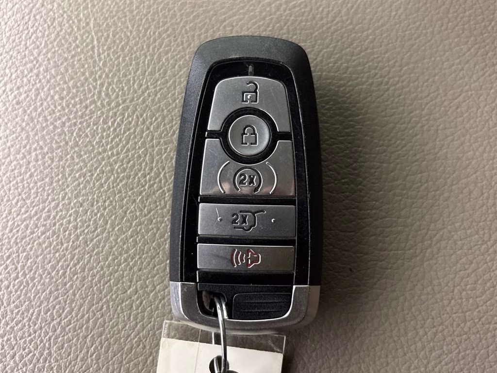 2021 White Metallic Ford Expedition Max XLT RWD SUV