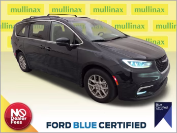 2022 Brilliant Black Crystal Pearlcoat Chrysler Pacifica Touring L FWD Van