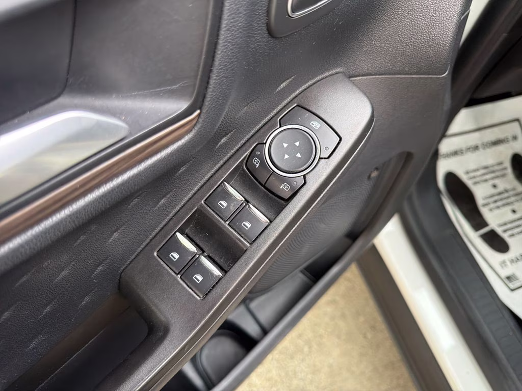 2020 Star White Metallic Tri-Coat Ford Escape Hybrid Titanium FWD SUV