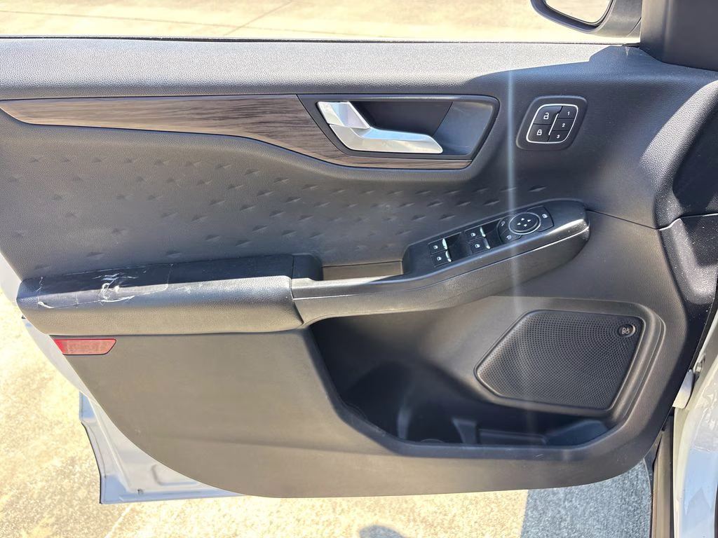2020 Star White Metallic Tri-Coat Ford Escape Hybrid Titanium FWD SUV