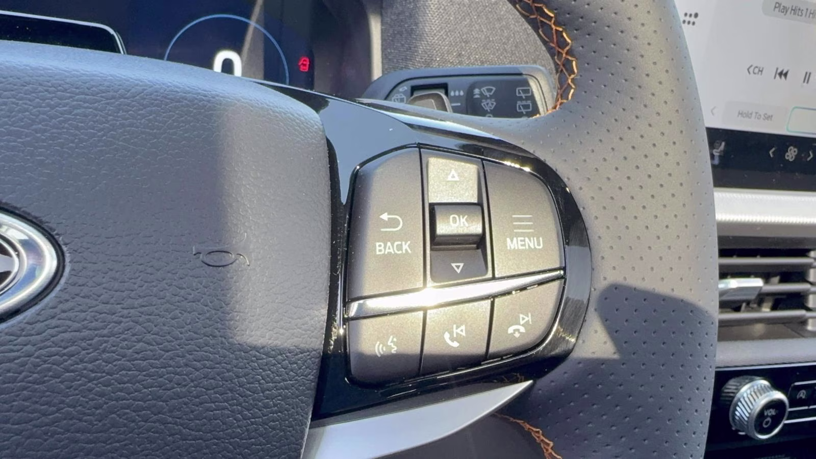 2026 White Ford Explorer Tremor 4X4 SUV