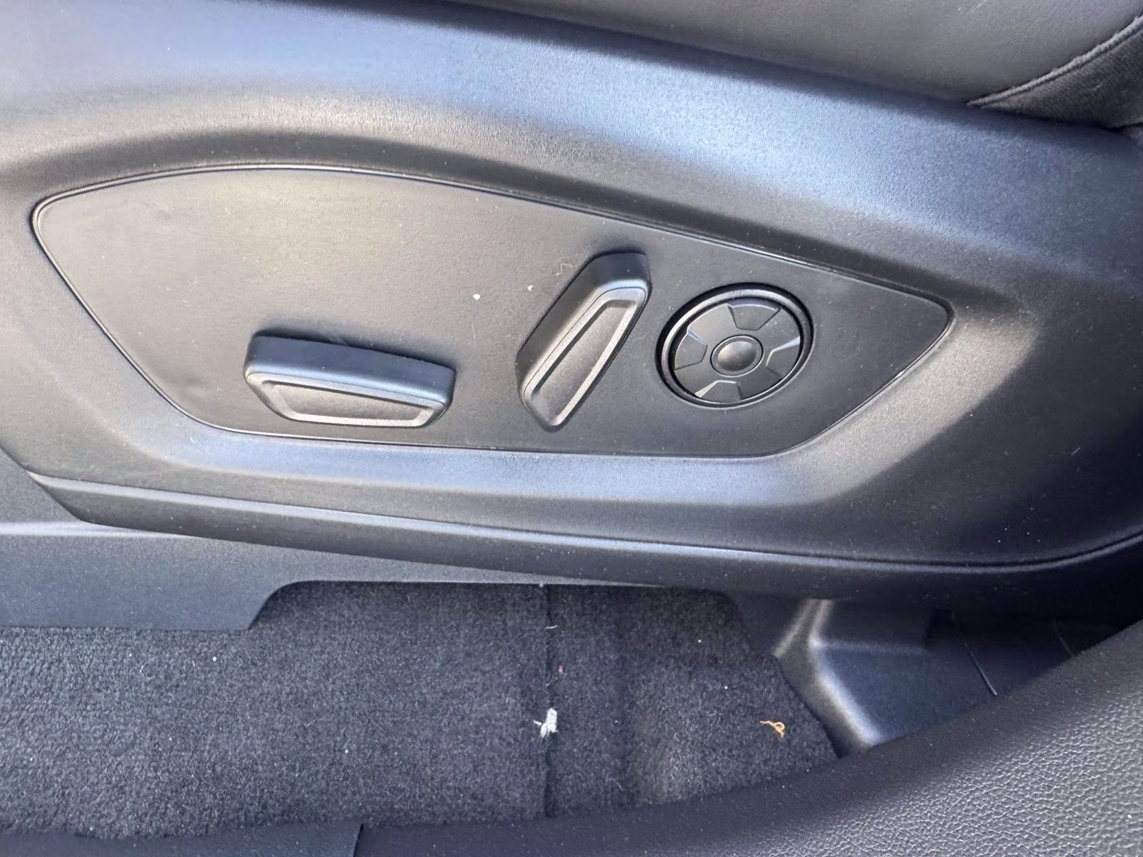 2026 White Ford Explorer Tremor 4X4 SUV