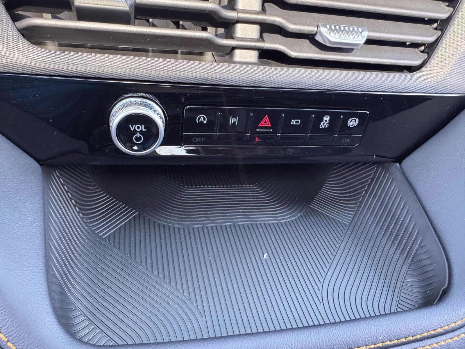 2026 White Ford Explorer Tremor 4X4 SUV