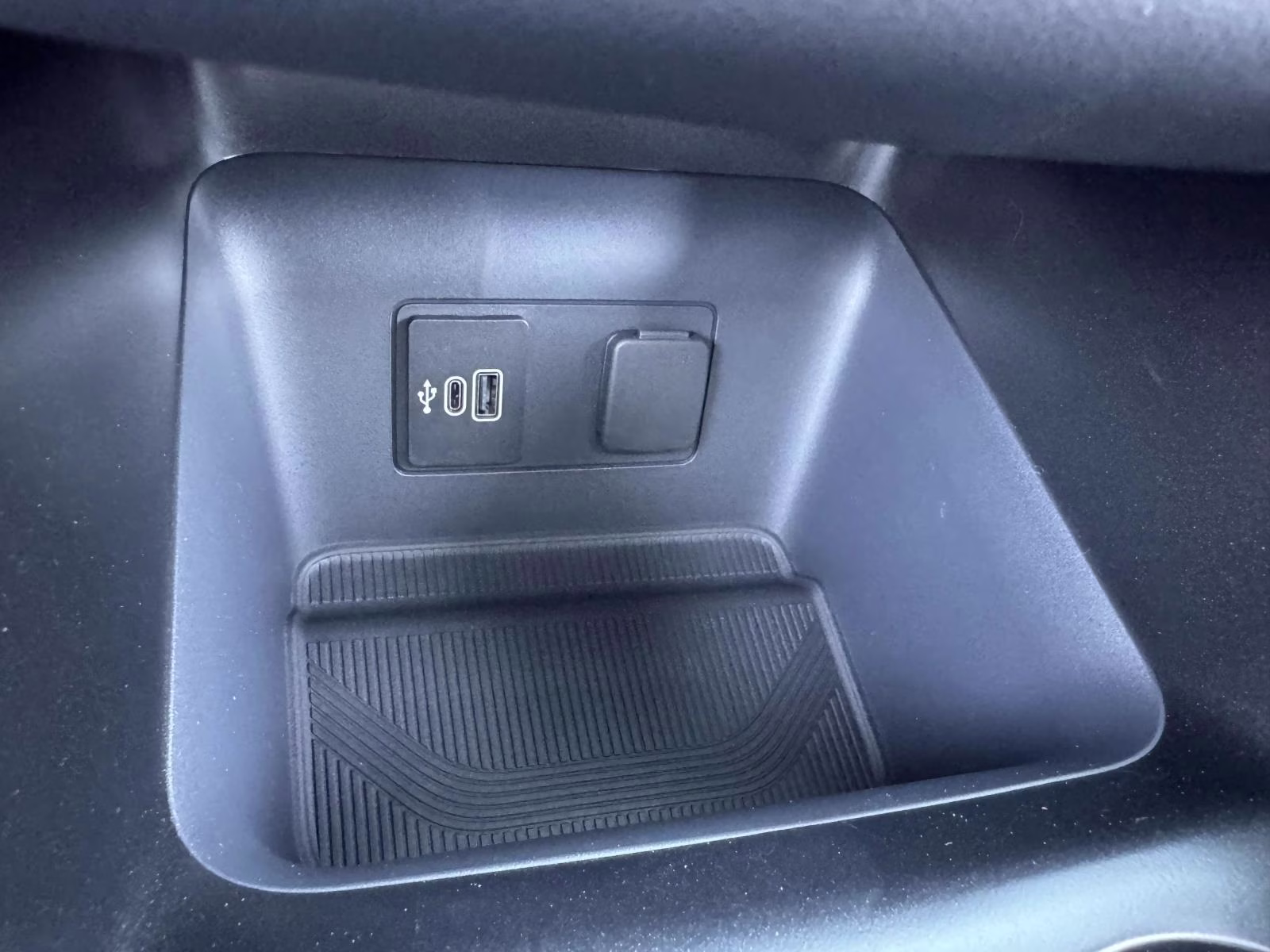 2026 White Ford Explorer Tremor 4X4 SUV