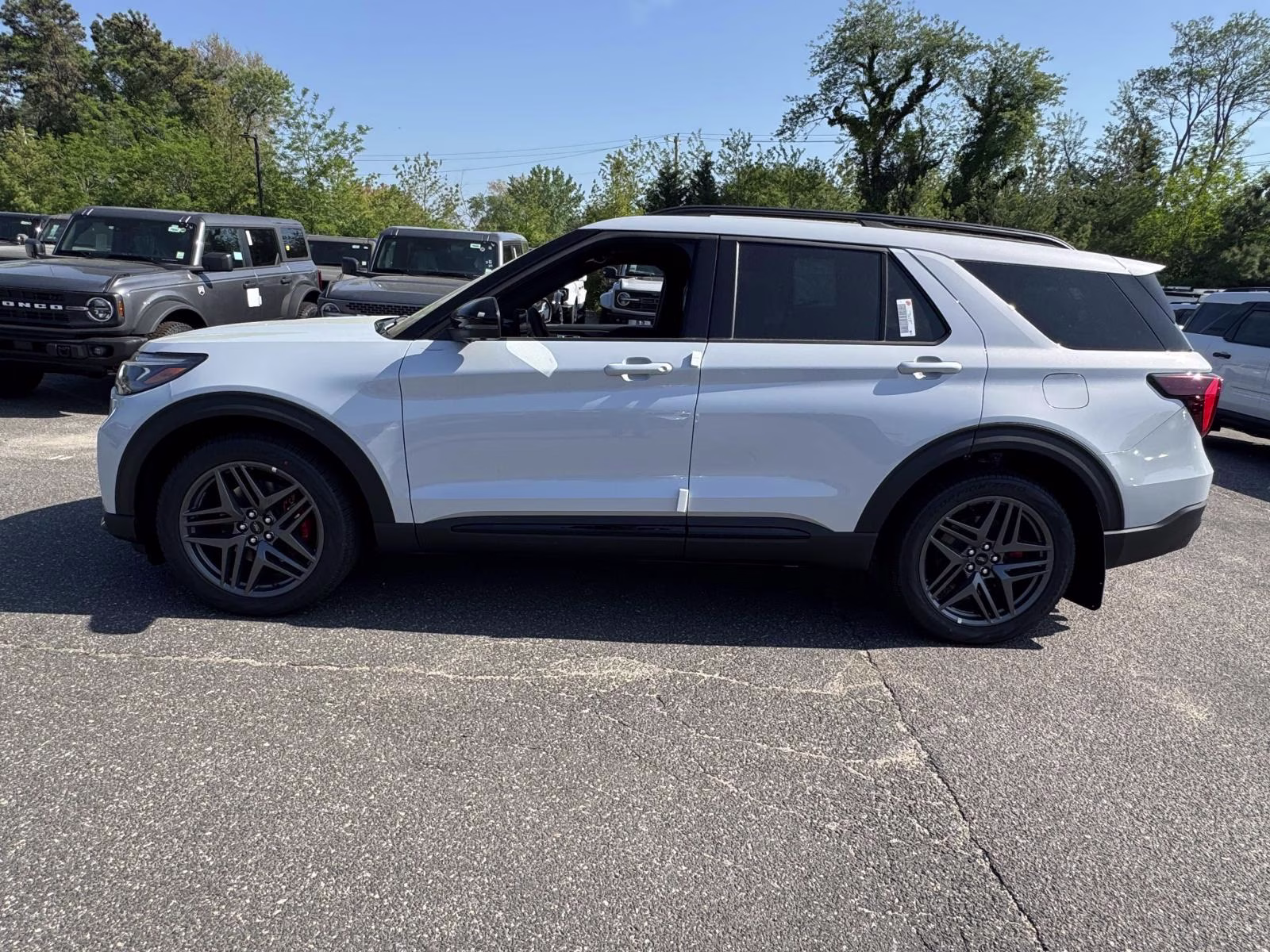 2026 White Ford Explorer Tremor 4X4 SUV