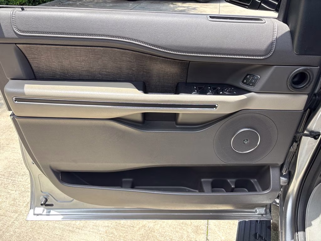 2021 Silver Metallic Ford Expedition Limited RWD SUV