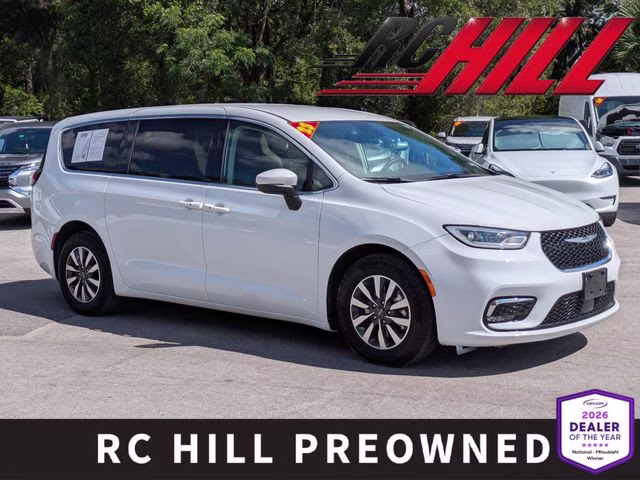 2023 Chrysler Pacifica Hybrid Touring L Hybrid's photo