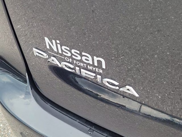 2023 Brilliant Black Crystal Pearlcoat Chrysler Pacifica Touring L FWD Van