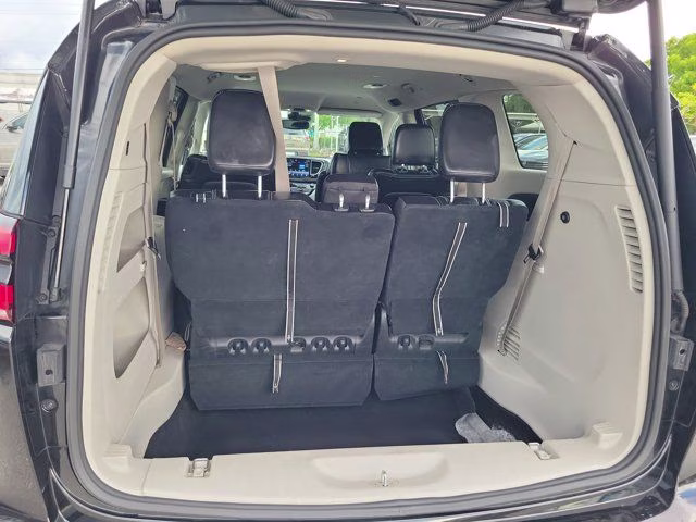2023 Brilliant Black Crystal Pearlcoat Chrysler Pacifica Touring L FWD Van