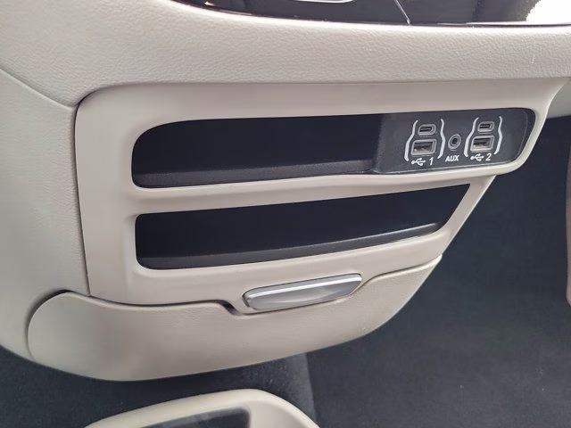 2023 Brilliant Black Crystal Pearlcoat Chrysler Pacifica Touring L FWD Van
