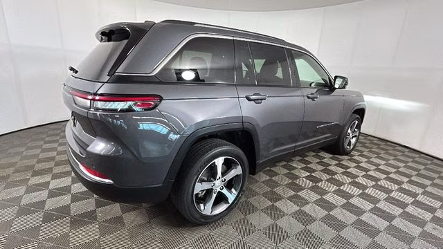 2022 Baltic Gray Metallic Clearcoat Jeep Grand Cherokee 4xe 4X4 SUV