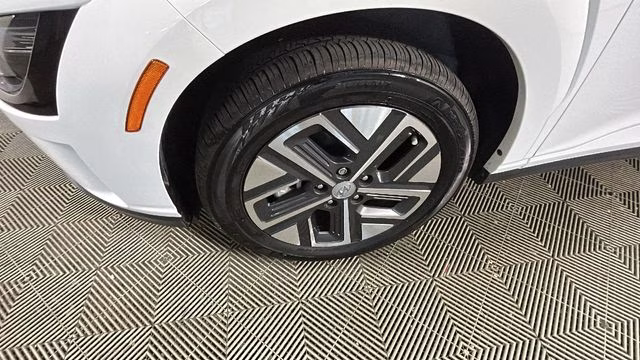 2023 Lunar White Hyundai Kona Electric SE FWD SUV