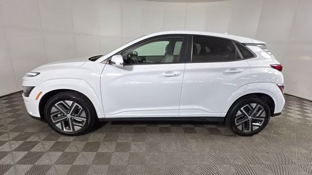 2023 Lunar White Hyundai Kona Electric SE FWD SUV