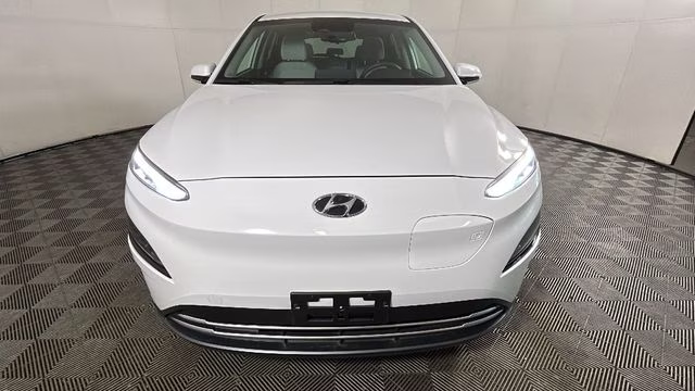 2023 Lunar White Hyundai Kona Electric SE FWD SUV