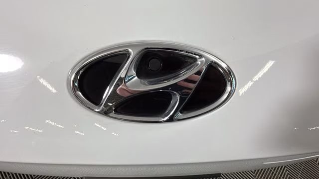 2023 Lunar White Hyundai Kona Electric SE FWD SUV