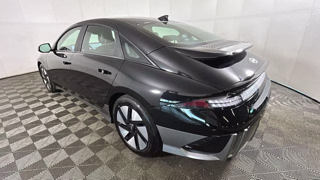2024 Onyx Black Hyundai IONIQ 6 SE RWD Sedan