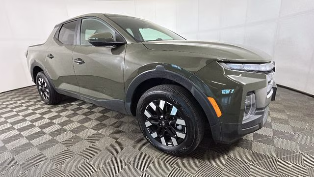 2025 Phantom Black Hyundai Santa Cruz SE FWD Truck